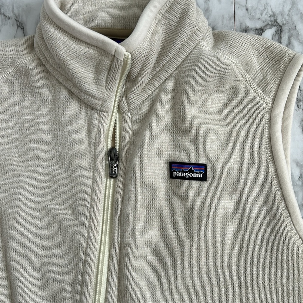 Patagonia | women’s size medium Better Sweater Vest oatmeal color full zip - Picture 2 of 9